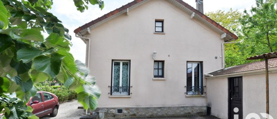 Traditional house 6 rooms of 85 m² in Marolles-en-Hurepoix (91630)