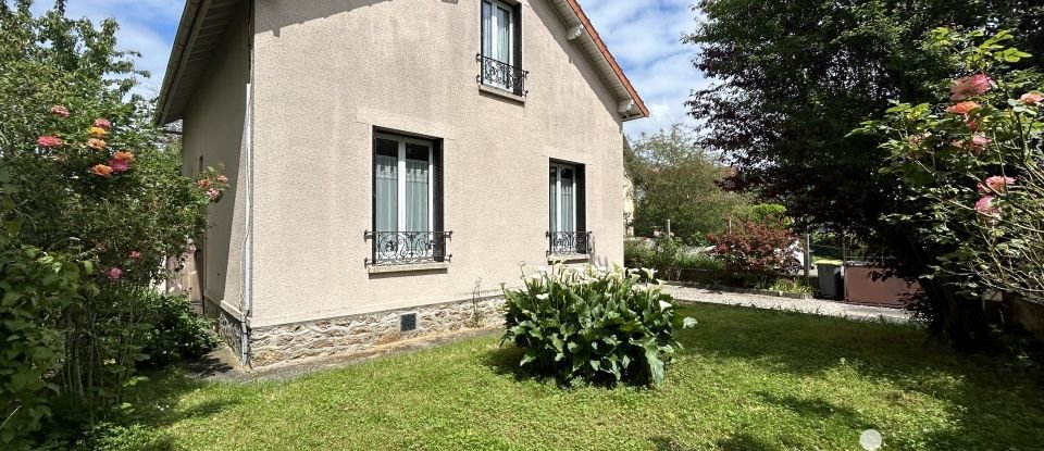 Traditional house 6 rooms of 85 m² in Marolles-en-Hurepoix (91630)