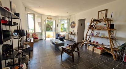 House 4 rooms of 109 m² in Six-Fours-les-Plages (83140)