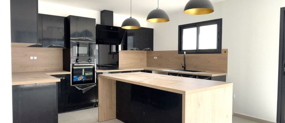 Maison 6 pièces de 215 m² à Bagnols-sur-Cèze (30200)