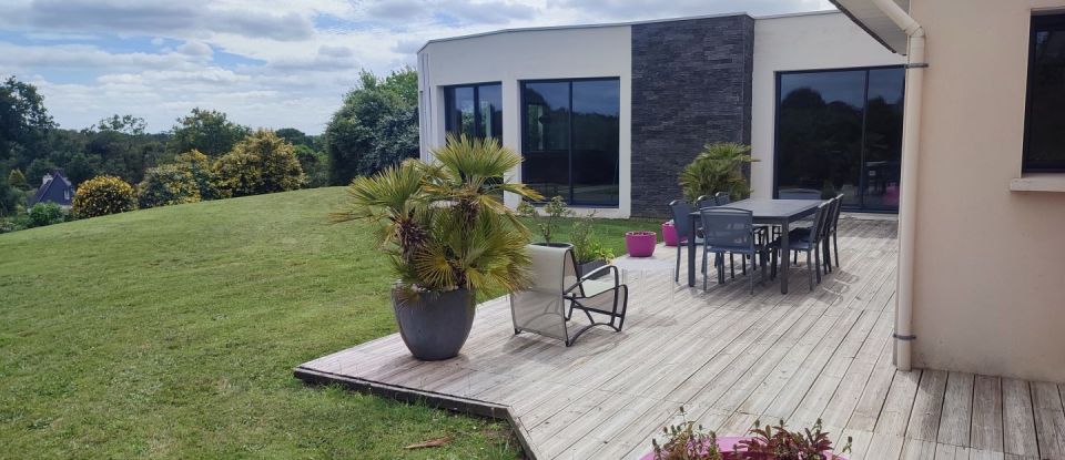 Maison 8 pièces de 180 m² à Carhaix-Plouguer (29270)