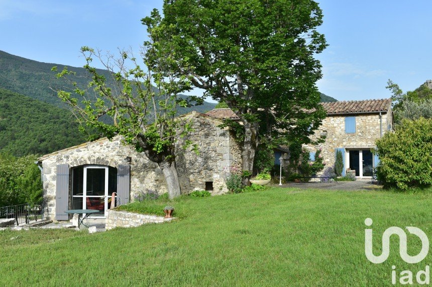 Maison de campagne 8 pièces de 296 m² à Reilhanette (26570)