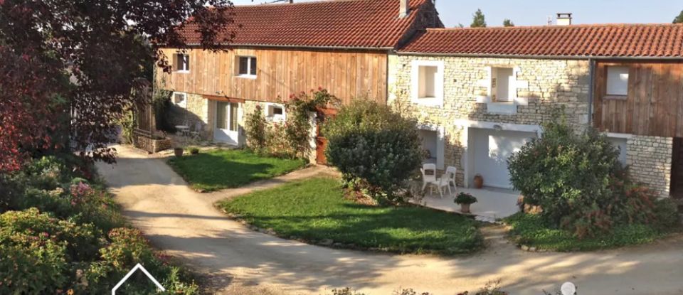 House 6 rooms of 253 m² in Le Thou (17290)