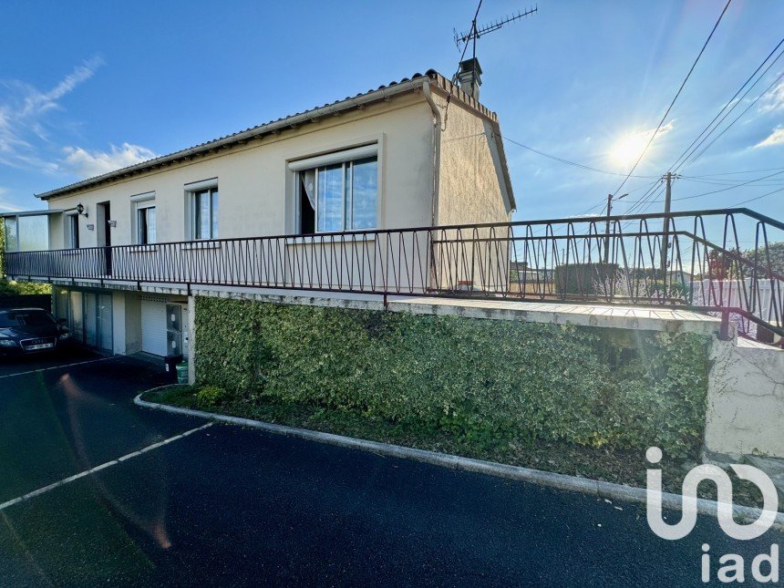 Vente Maison 158m² 6 Pièces à Chazelles (16380) - Iad France