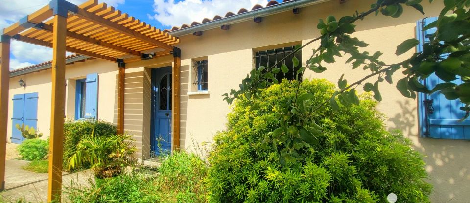 Maison traditionnelle 6 pièces de 140 m² à Saint-Christophe (86230)