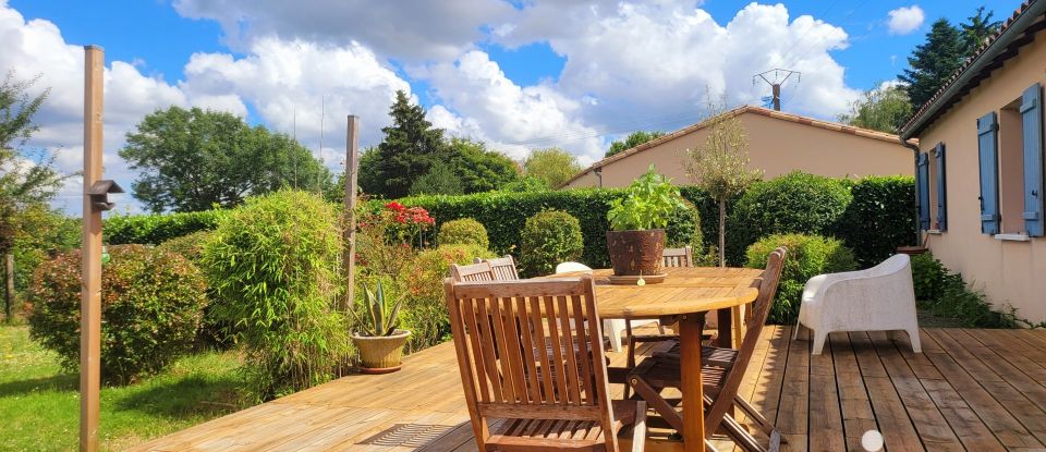 Maison traditionnelle 6 pièces de 140 m² à Saint-Christophe (86230)