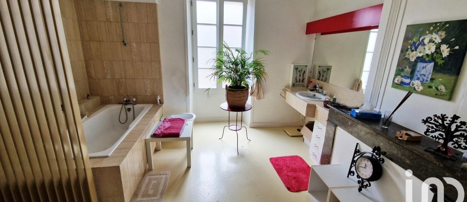 Maison de ville 8 pièces de 330 m² à Fontenay-le-Comte (85200)