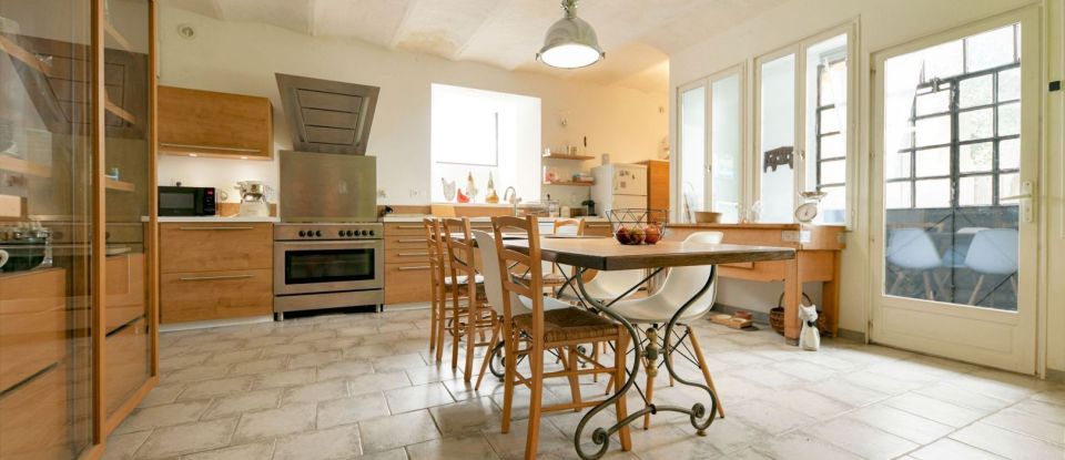 Maison 6 pièces de 197 m² à Saint-Victor-la-Coste (30290)