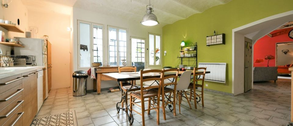 House 6 rooms of 197 m² in Saint-Victor-la-Coste (30290)