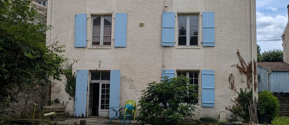 Maison 9 pièces de 299 m² à Le Bugue (24260)