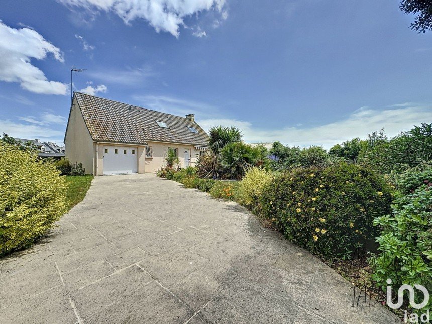 House 5 rooms of 126 m² in Saint-Vaast-la-Hougue (50550)