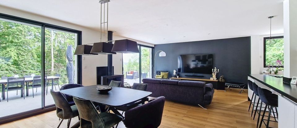 Maison 10 pièces de 260 m² à Saint-Fargeau-Ponthierry (77310)