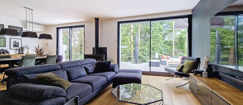 Maison 10 pièces de 260 m² à Saint-Fargeau-Ponthierry (77310)