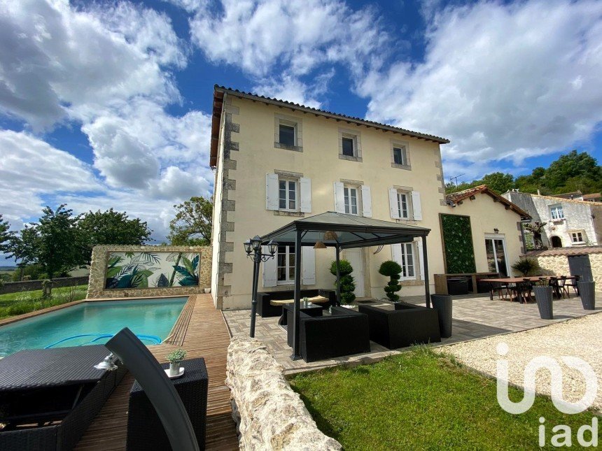 Mansion 10 rooms of 220 m² in Nanteuil (79400)