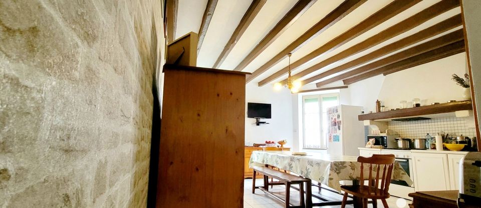 Country house 7 rooms of 196 m² in Lencloître (86140)