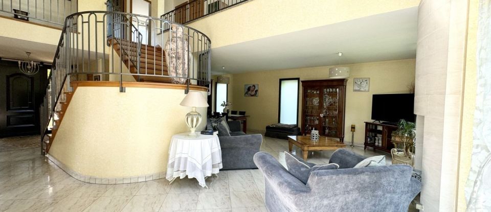 House 7 rooms of 250 m² in Villemomble (93250)