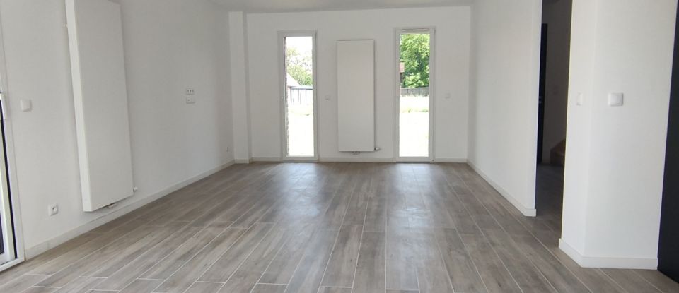 Pavilion 4 rooms of 95 m² in Le Quesnoy (59530)