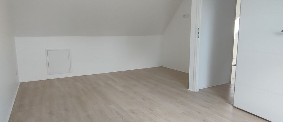 Pavilion 4 rooms of 95 m² in Le Quesnoy (59530)