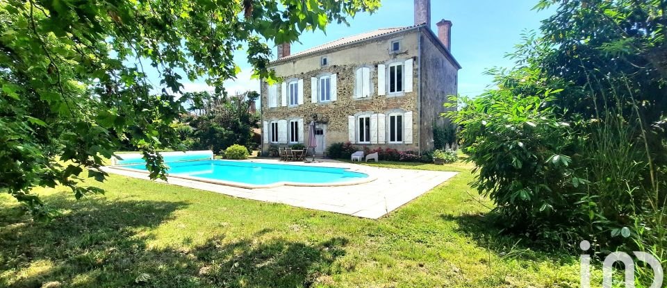 Maison de campagne 8 pièces de 291 m² à Saint-Mont (32400)