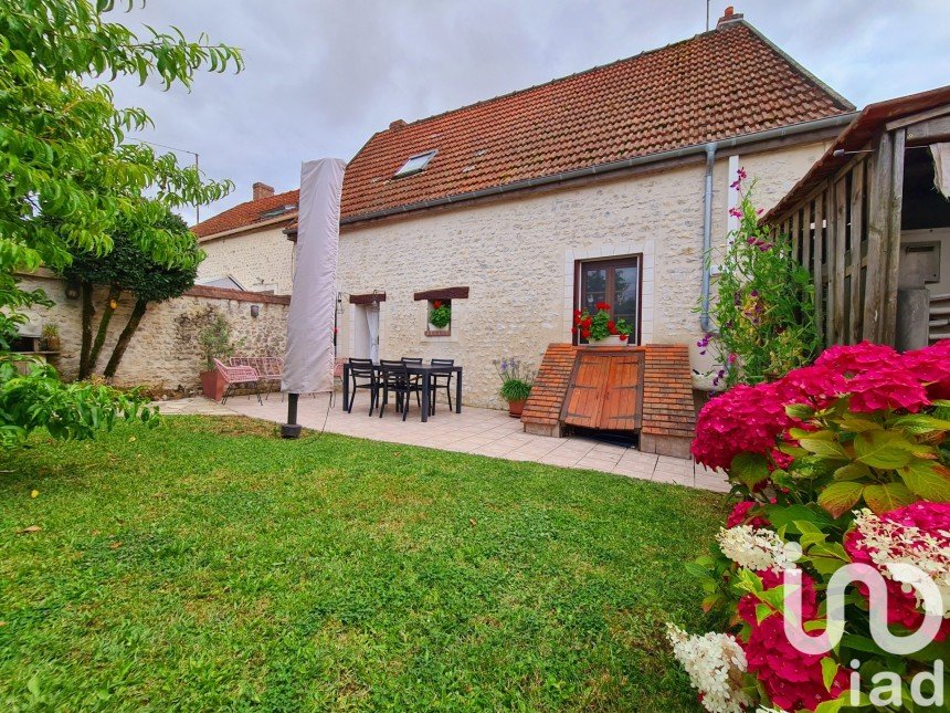 Country house 4 rooms of 79 m² in Monnerville (91930)