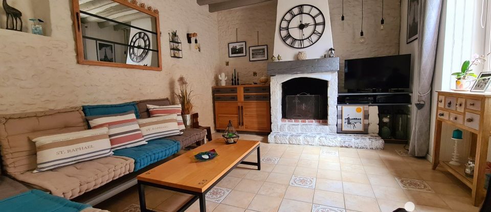 Country house 4 rooms of 79 m² in Monnerville (91930)