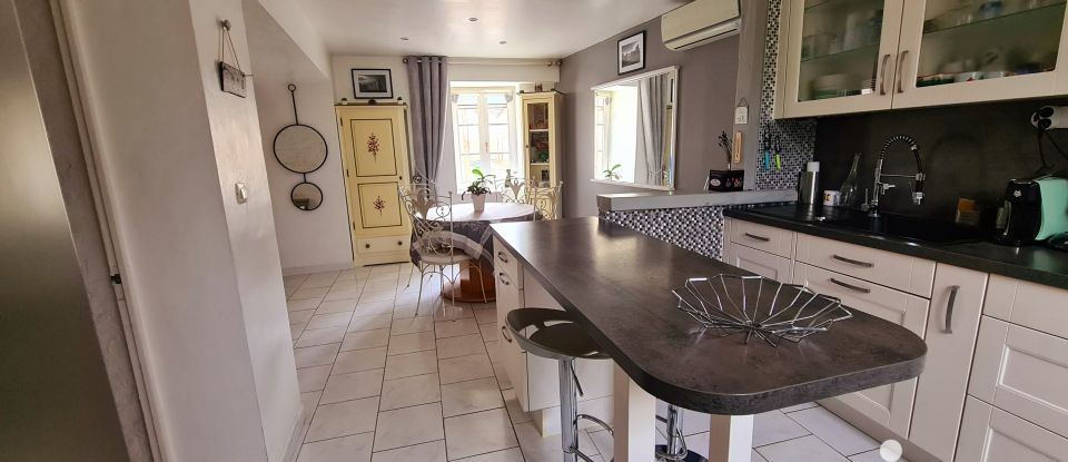 Country house 4 rooms of 79 m² in Monnerville (91930)