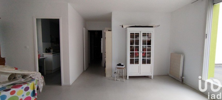 Apartment 4 rooms of 82 m² in Évry (91000)