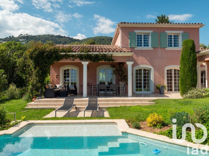 Maison 6 pièces de 205 m² à Grasse (06130)