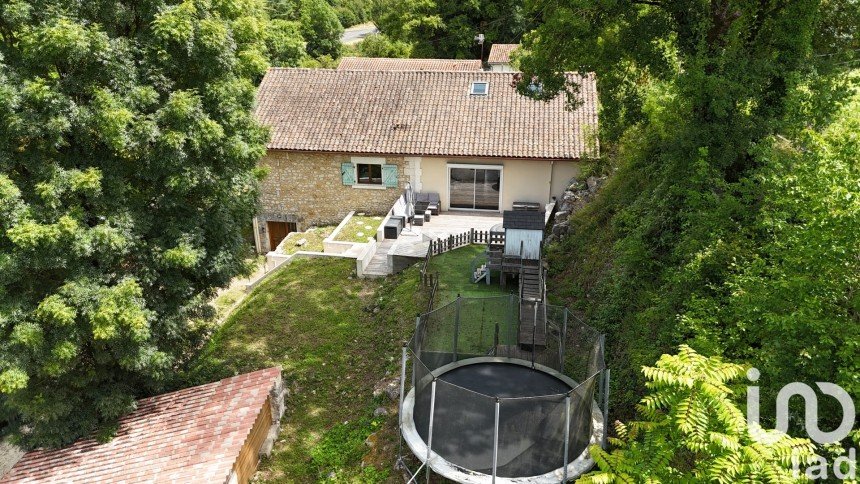 Vente Maison 160m² 4 Pièces à Chazelles (16380) - Iad France