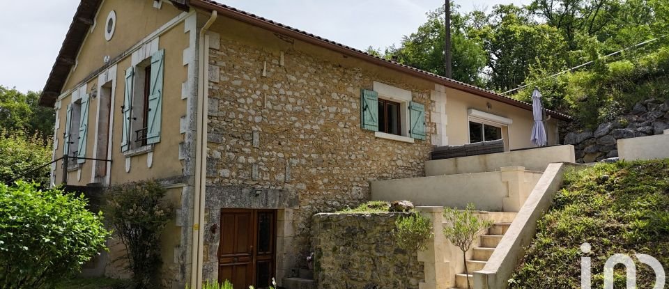 Maison 4 pièces de 160 m² à Ruelle-sur-Touvre (16600)