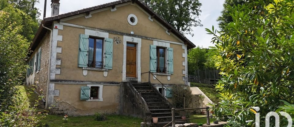 Maison 4 pièces de 160 m² à Ruelle-sur-Touvre (16600)