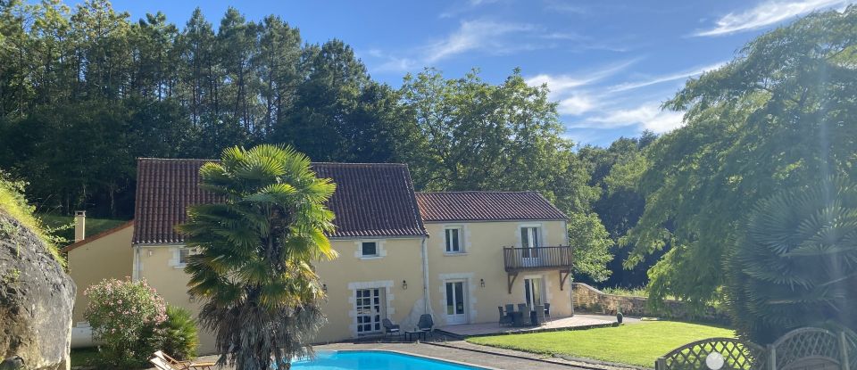 Maison de campagne 6 pièces de 208 m² à Availles-en-Châtellerault (86530)