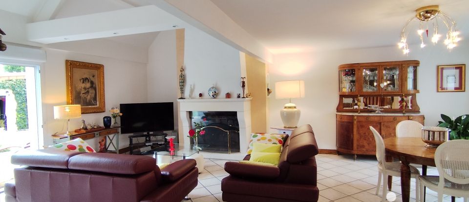 House 5 rooms of 155 m² in Cléry-Saint-André (45370)