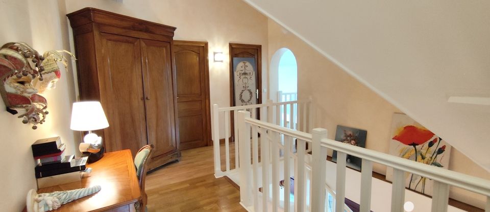 House 5 rooms of 155 m² in Cléry-Saint-André (45370)