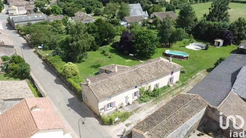 Maison 10 pièces de 316 m² à Vançais (79120)