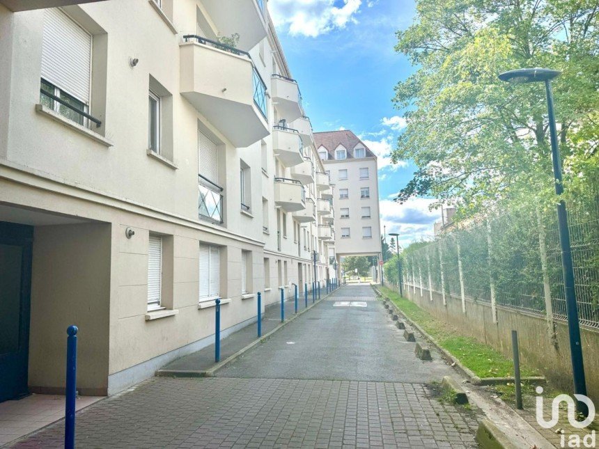 Apartment 3 rooms of 70 m² in Dugny (93440)