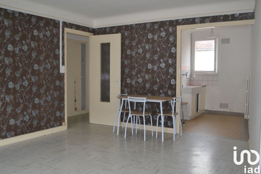 Apartment 1 room of 36 m² in Neufchâteau (88300)