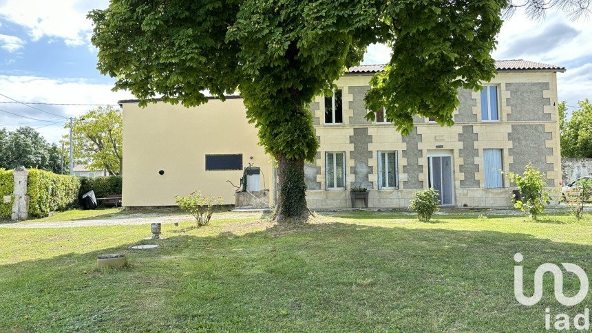 Maison de campagne 9 pièces de 230 m² à Fontaines-d'Ozillac (17500)