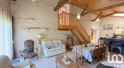 Country house 9 rooms of 230 m² in Fontaines-d'Ozillac (17500)