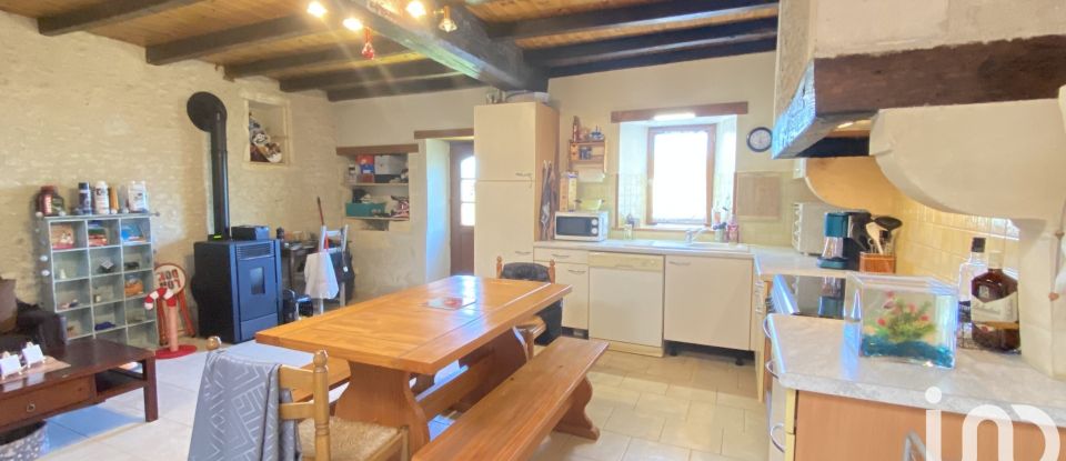 Country house 9 rooms of 230 m² in Fontaines-d'Ozillac (17500)