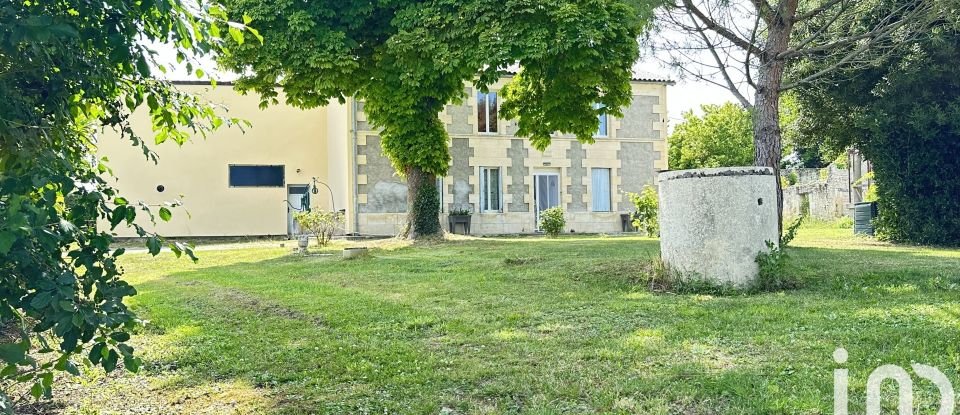 Country house 9 rooms of 230 m² in Fontaines-d'Ozillac (17500)