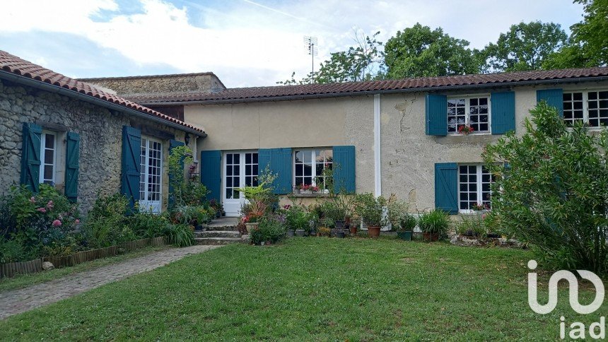 Country house 7 rooms of 180 m² in Saint-Brice (33540)