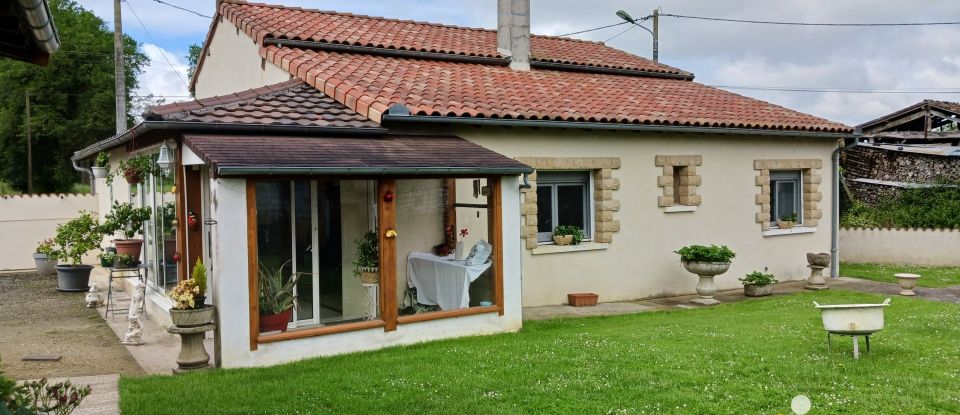 Country house 4 rooms of 118 m² in La Chapelle-Bâton (86250)