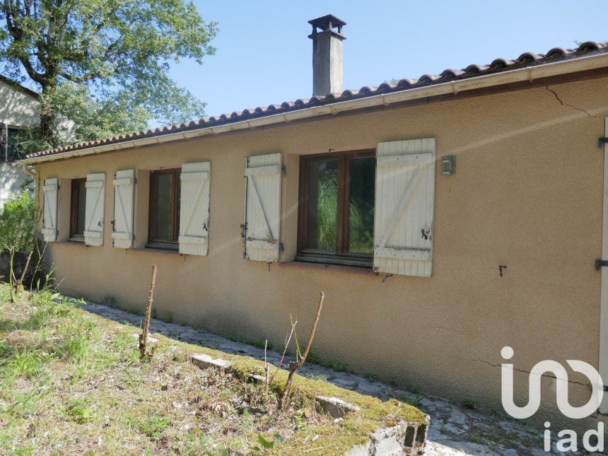 Traditional house 5 rooms of 94 m² in Nuzéjouls (46150)