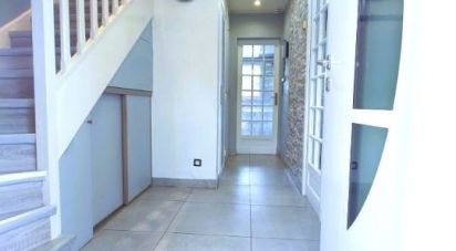 House 6 rooms of 122 m² in Courcouronnes (91080)