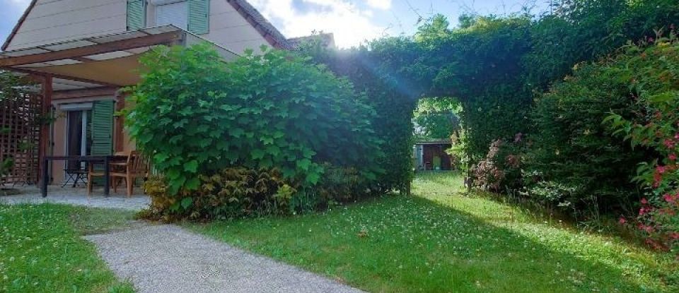 House 6 rooms of 122 m² in Courcouronnes (91080)