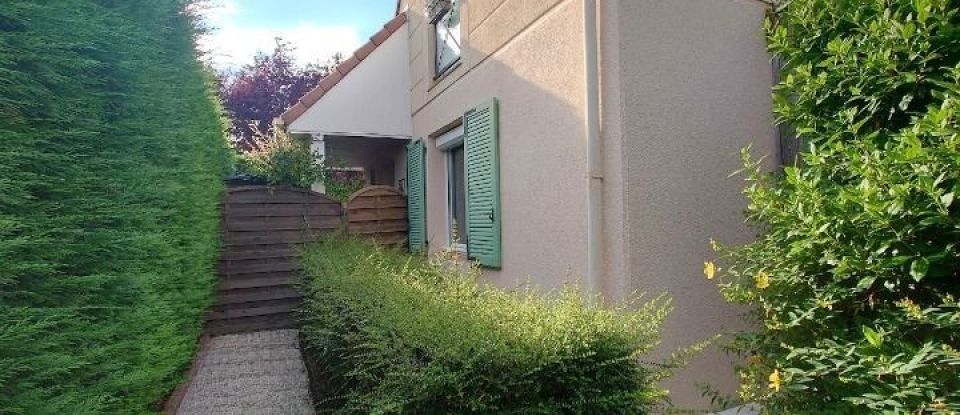 House 6 rooms of 122 m² in Courcouronnes (91080)