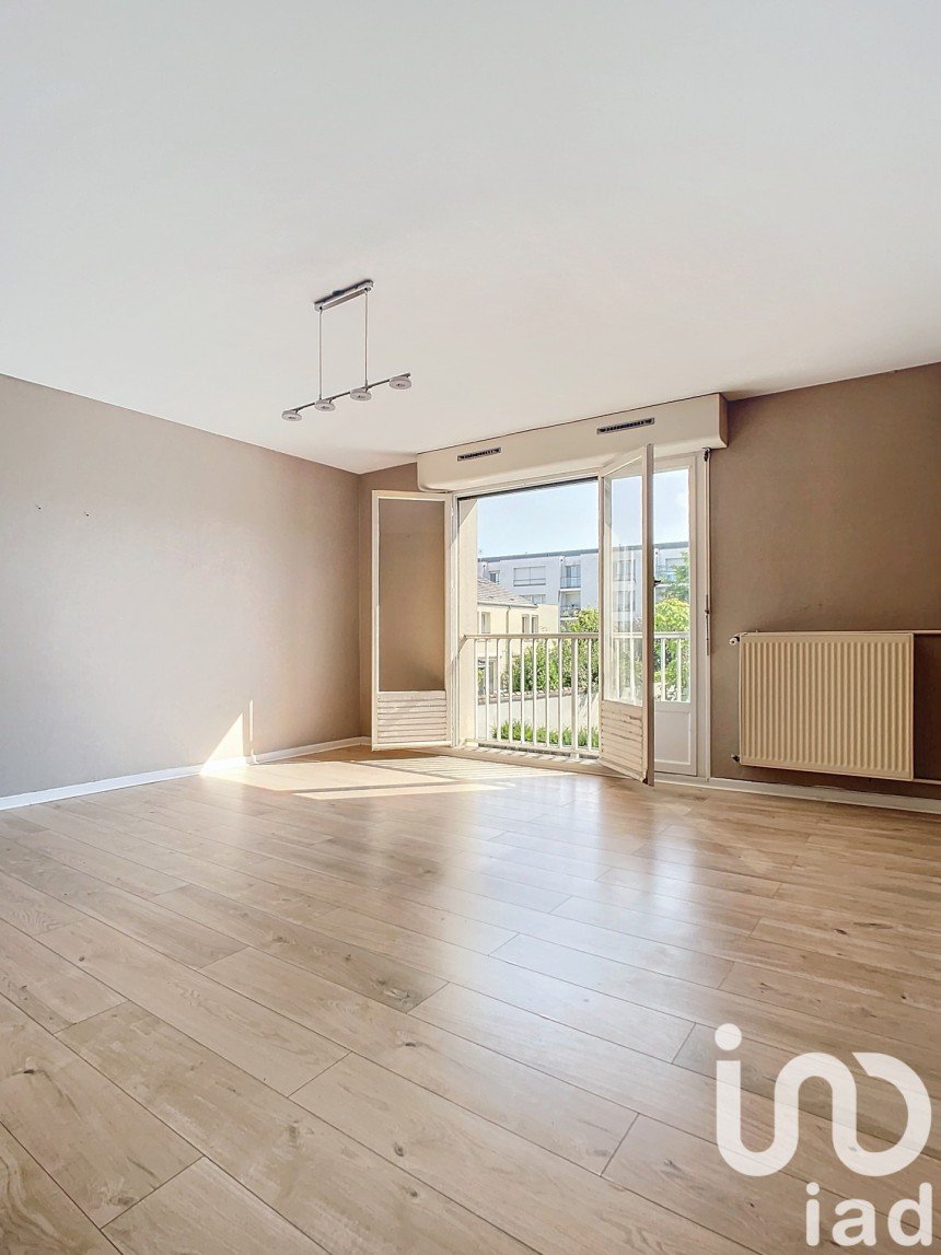 Apartment 3 rooms of 67 m² in Reims (51100)