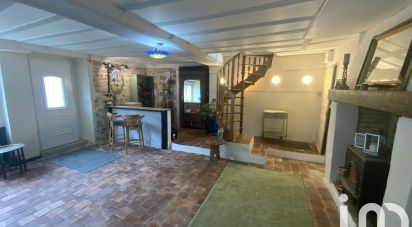 Traditional house 8 rooms of 171 m² in Saint-Michel-de-la-Roë (53350)