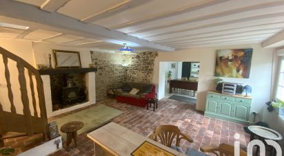 Traditional house 8 rooms of 171 m² in Saint-Michel-de-la-Roë (53350)